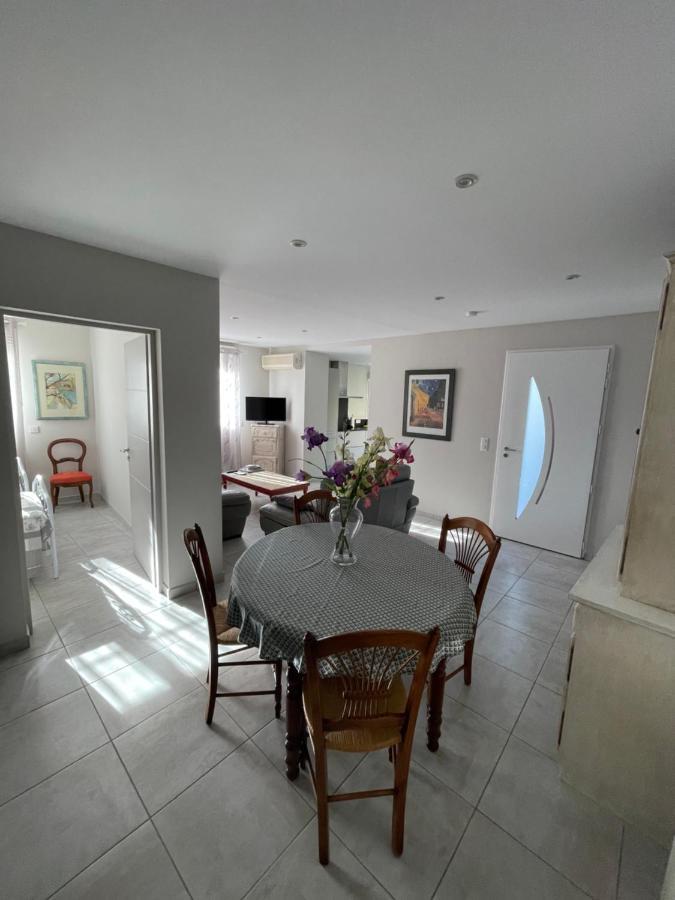 Petite maison près du centre LʼIsle-sur-la-Sorgue Extérieur photo