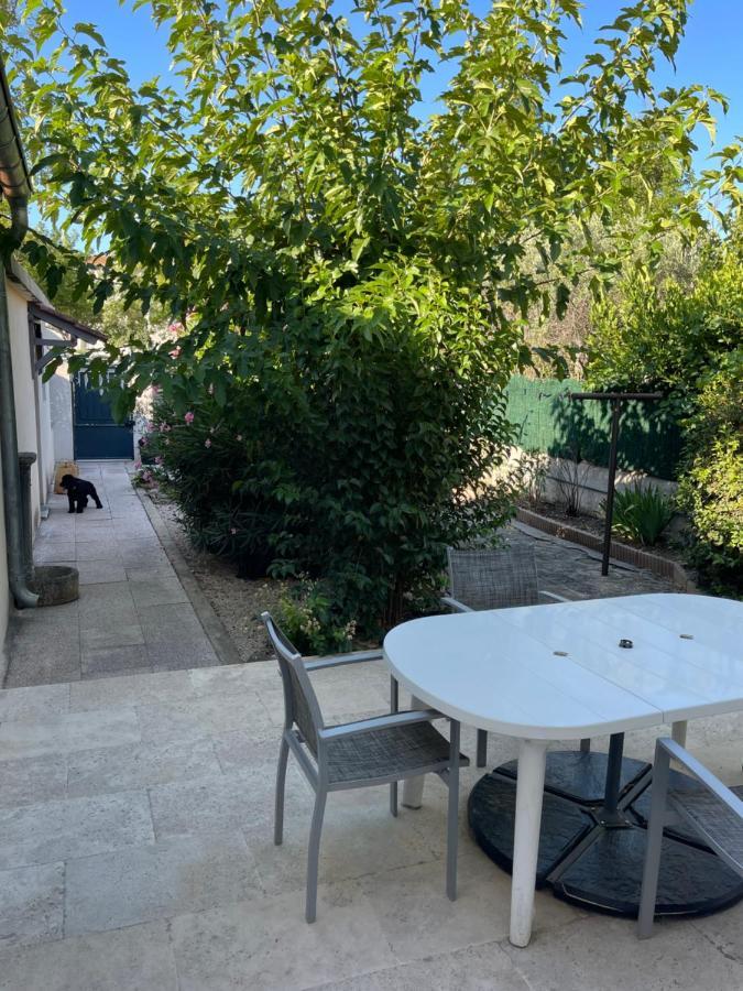 Petite maison près du centre LʼIsle-sur-la-Sorgue Extérieur photo