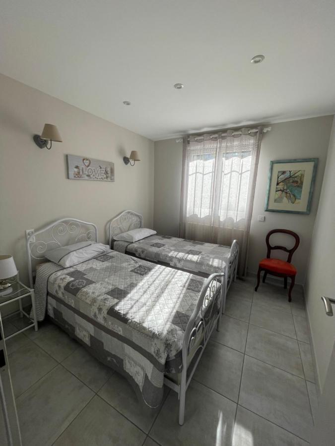 Petite maison près du centre LʼIsle-sur-la-Sorgue Extérieur photo