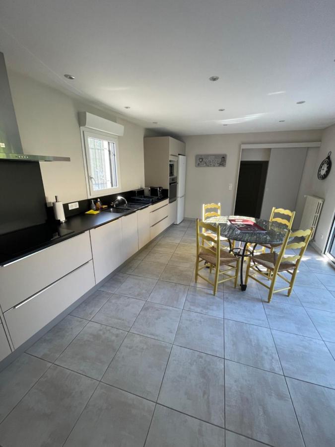 Petite maison près du centre LʼIsle-sur-la-Sorgue Extérieur photo